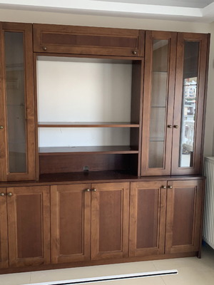 Σκρίνιο βιτρίνα μεταχειρισμένο σε καρυδιά καμπλαμά