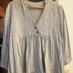 Regalinas blouse lightly worn