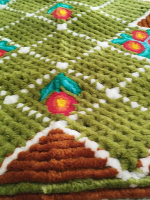 Double wool blanket with tassels like new, size 2×2.20
