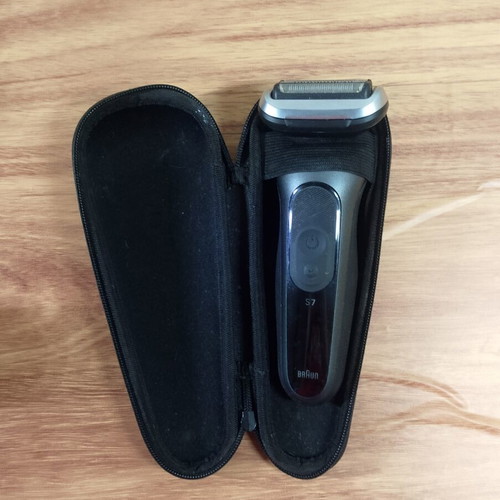 Braun Series 7 S7 electric shaver with original travel case