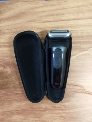Braun Series 7 S7 electric shaver with original travel case