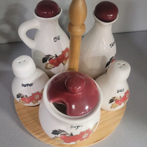 Set for oil, vinegar, sugar and salt pepper with wooden base new 5 pieces