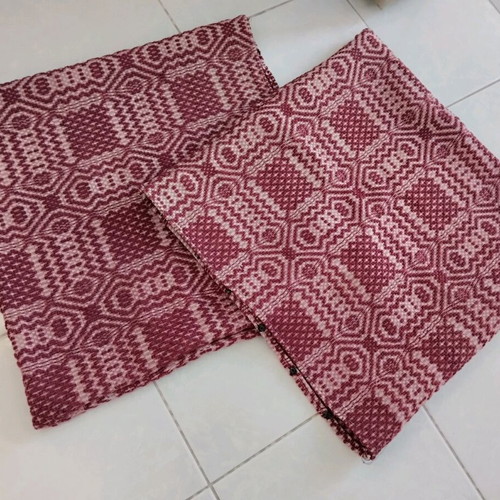 Woven traditional pillows like new, 50x50 cm, burgundy, set of 2