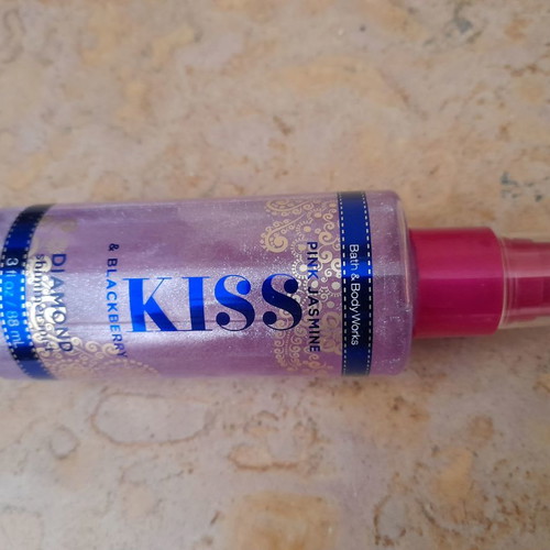 Bath and Body Works Shimmer Mist Kiss and Blueberry like new