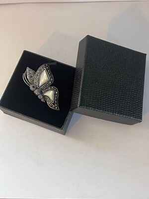 Butterfly pin new