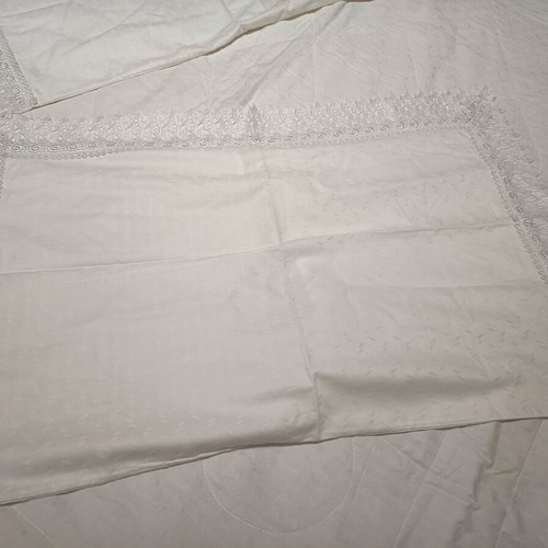 Wedding quilt like new, white, 3-piece Palamaiki set