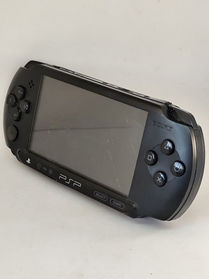 Sony PlayStation Portable Street PSP-E1004 употребяван, повреден екран за ремонт