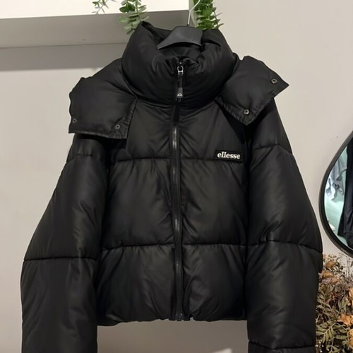Ellesse black waterproof puffer jacket like new, cropped