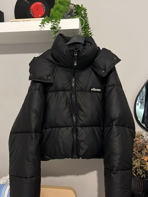 Ellesse black waterproof puffer jacket like new, cropped