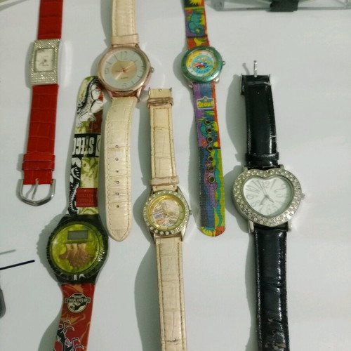 Wristwatches used with wear and two straps