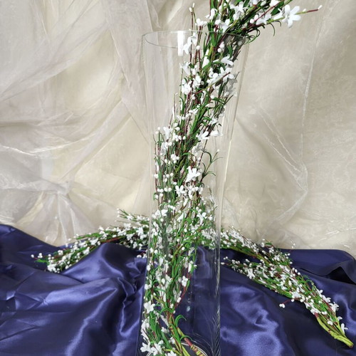 Tall glass vase 59cm like new, ideal for weddings and events
