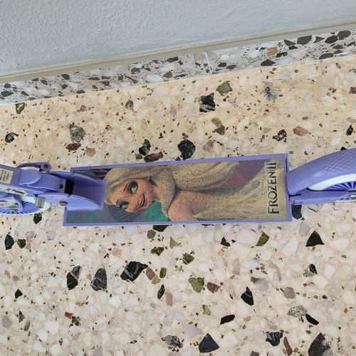 Frozen Elsa kids scooter like new