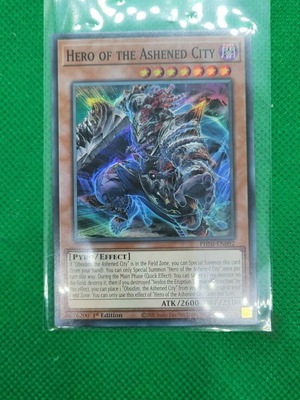 Hero of the Ashened City PHNI-EN092 1st Edition Super Rare σε άριστη κατάσταση