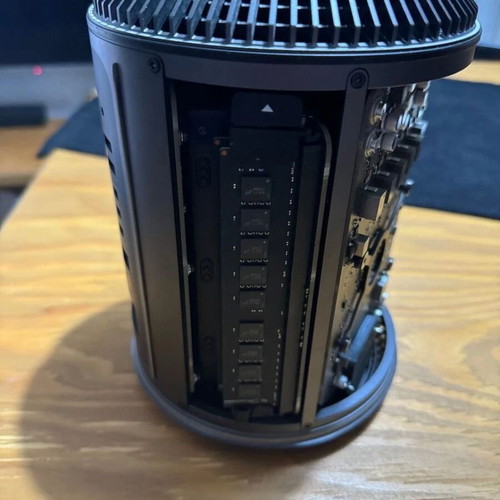 Apple Mac Pro (Late 2013) desktop computer, like new