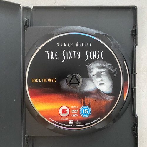 The Sixth Sense DVD 2-disc collector's edition like new with English subtitles