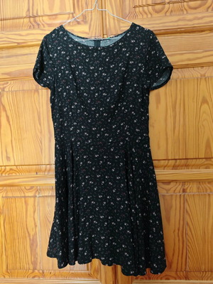Benetton women's dress size M like new, black with floral pattern