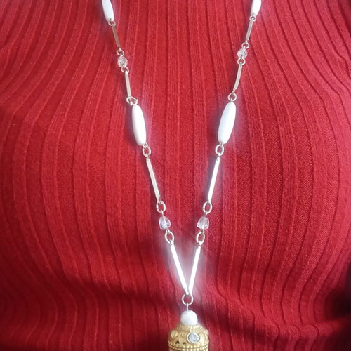 Long necklace like new, gold and white