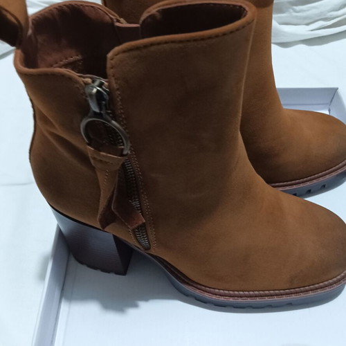 Erynn camel ankle boots new, size 38, zipper detail