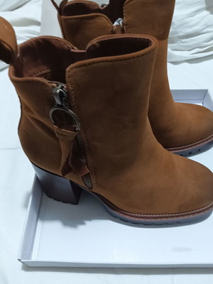Erynn camel ankle boots new, size 38, zipper detail