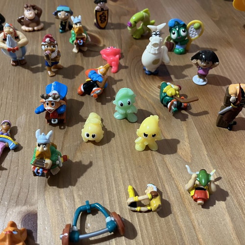 Figures and miniatures toys used