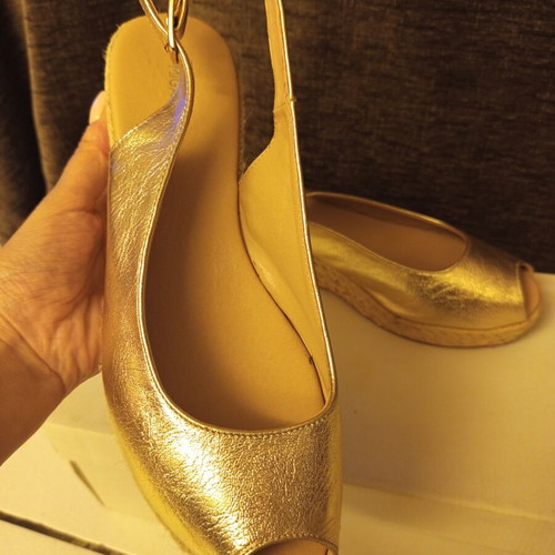 Migato women's platform sandals size 39 like new, gold