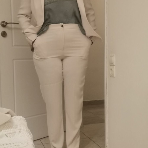 Ecru women's suit set like new, jacket size 40, pants size 42
