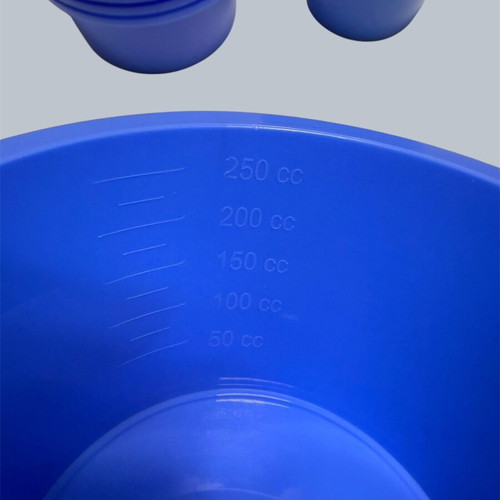 Plastic bowls, blue, two sizes, graduated capacity