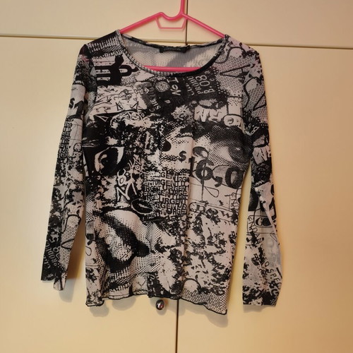 Blouse like new, size M, black and white