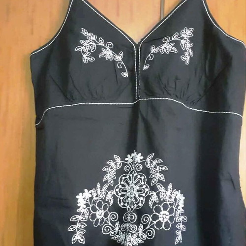 Black camisole top like new with white floral embroidery XXL