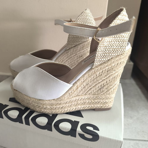 White platform sandals like new, size 37