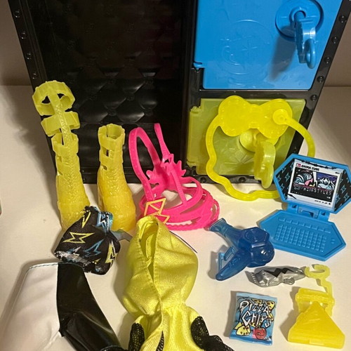 Monster High Frankie Stein Skulltimate Secrets Neon Frights Mattel new