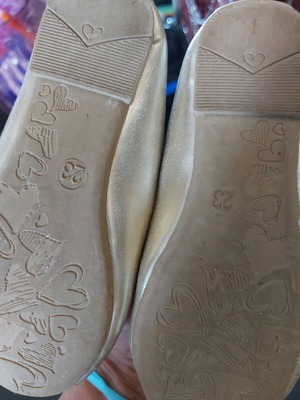 Girls' ballerina shoes used, size 23, gold