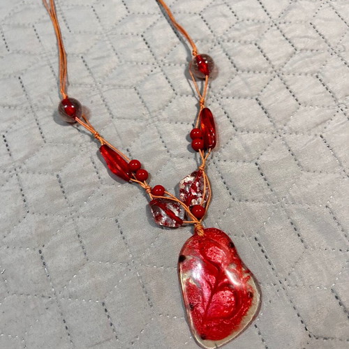 Necklace with red stones like new