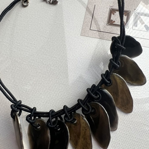 Necklace like new with khaki and black leaf colors