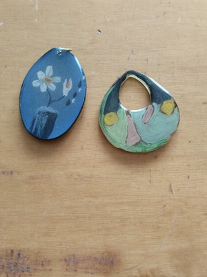 Pendant like new, set of two pieces