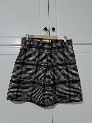 Mini checked skirt-shorts used, size XL, black and gray