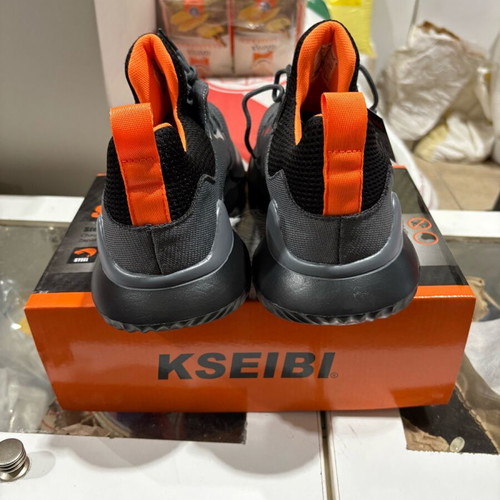 Work shoes new with and without protection, sizes 40-46