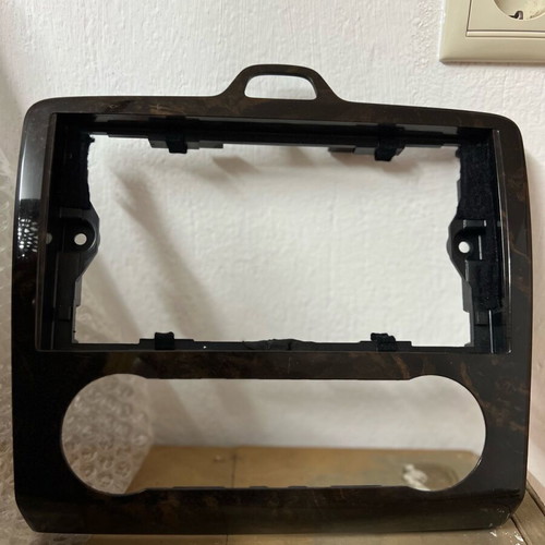Console facia for Ford Focus Mk2 2007 Ghia like new, wood finish