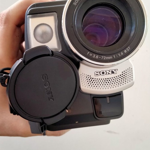Sony Handycam Vision CCD-TRV78E PAL Hi8 Video8 camcorder, retro Y2K