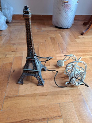 Eiffel Tower lamp used in excellent condition