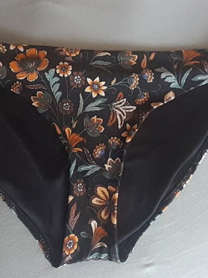 C&A bikini bottom like new, size S, black multicolor