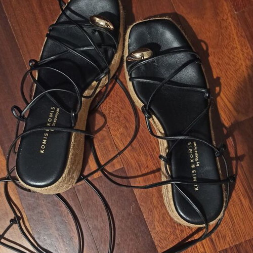 Komis & Komis women's platform sandals like new, size 38, black and beige