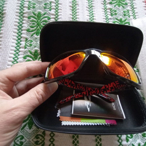 Arnette sunglasses like new with mirror lenses and cases