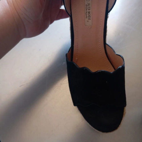 Alta Moda women's suede platform sandals black like new