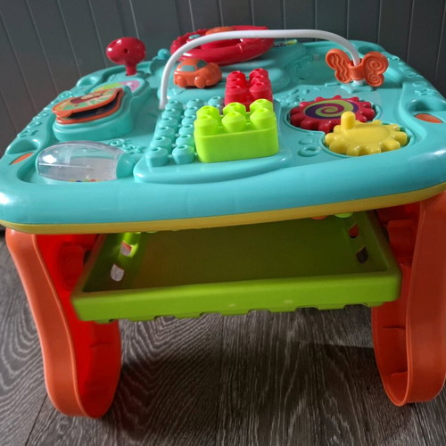Activity table like new for age 1+