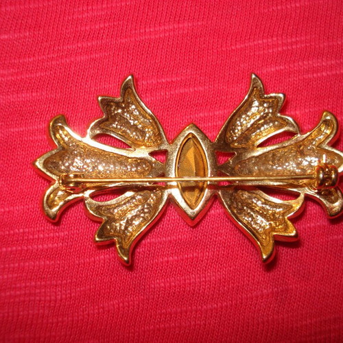 Brooch with rhinestones used