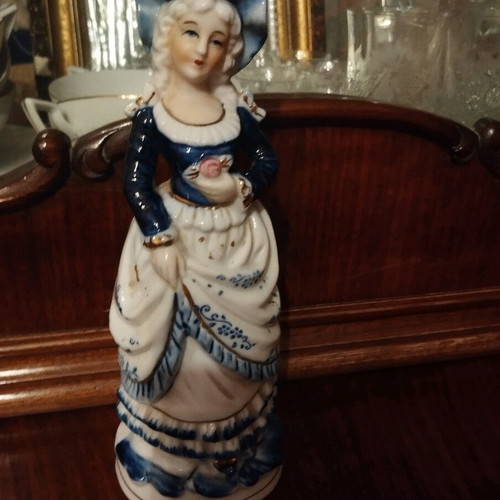 Porcelain female figurine 20 cm like new vintage