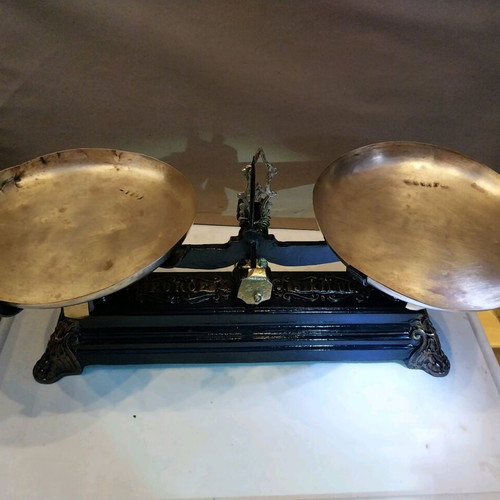 Force 5-Kilogram Scale like new with brass pans from 1940