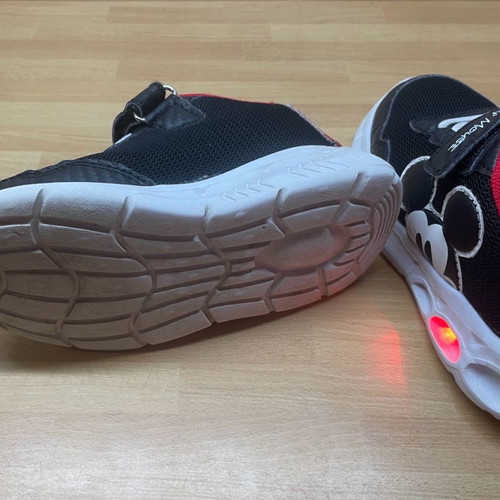 Children's athletic shoes used size 27 with Mickey Mouse and light-up soles
