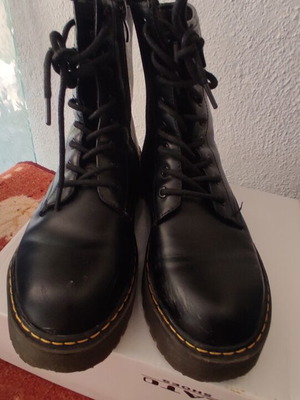 Boots like new, black, size 39